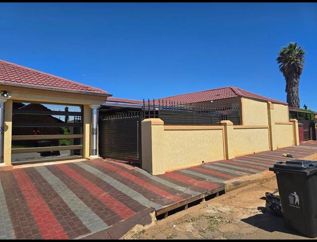 3 BEDROOM HOUSE FOR SALE IN SILUMA VIEW